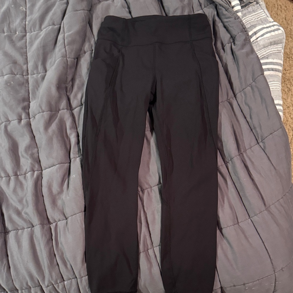Lululemon leggings with side pocket’s